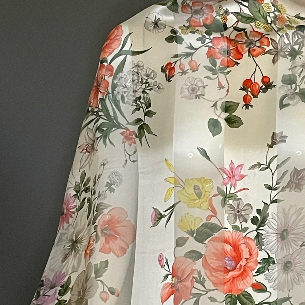 Lovely Valentino Garavani Silk Scarf Floral 34 In Excellent Condition